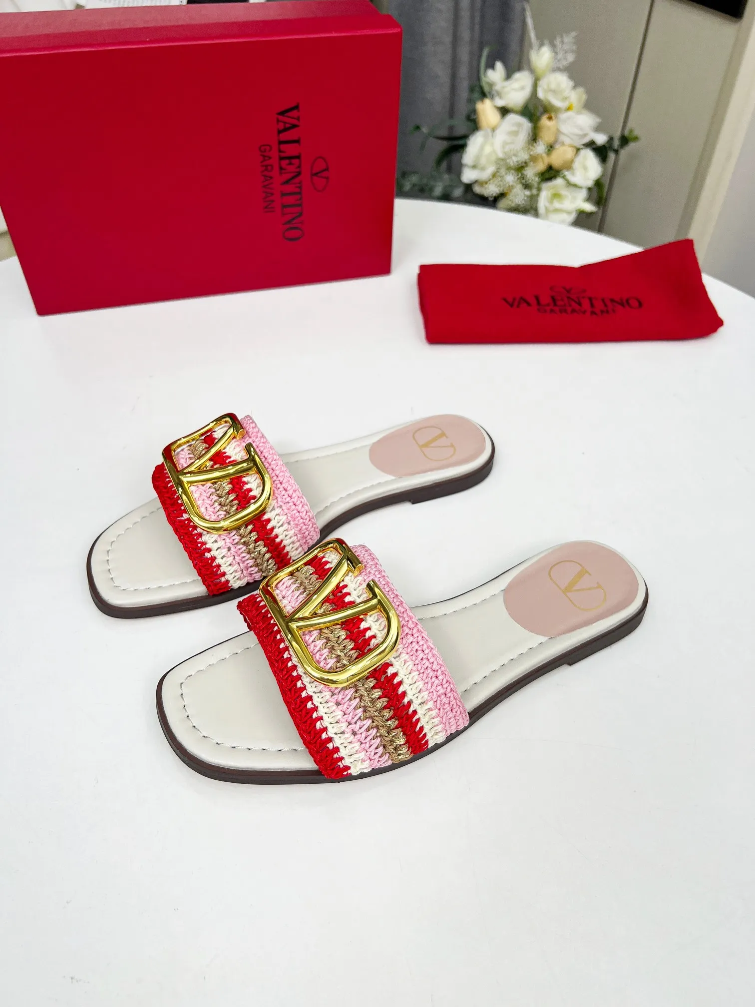 👟👟Ex-factory price 440👟👟 Genuine leather sole +30 🆕 Valentino👑👑 Latest series with perfect hand-woven details. A very eye-catching catwalk series launched [strong][strong] Code number: 35 to 43 (genuine leather sole +30)